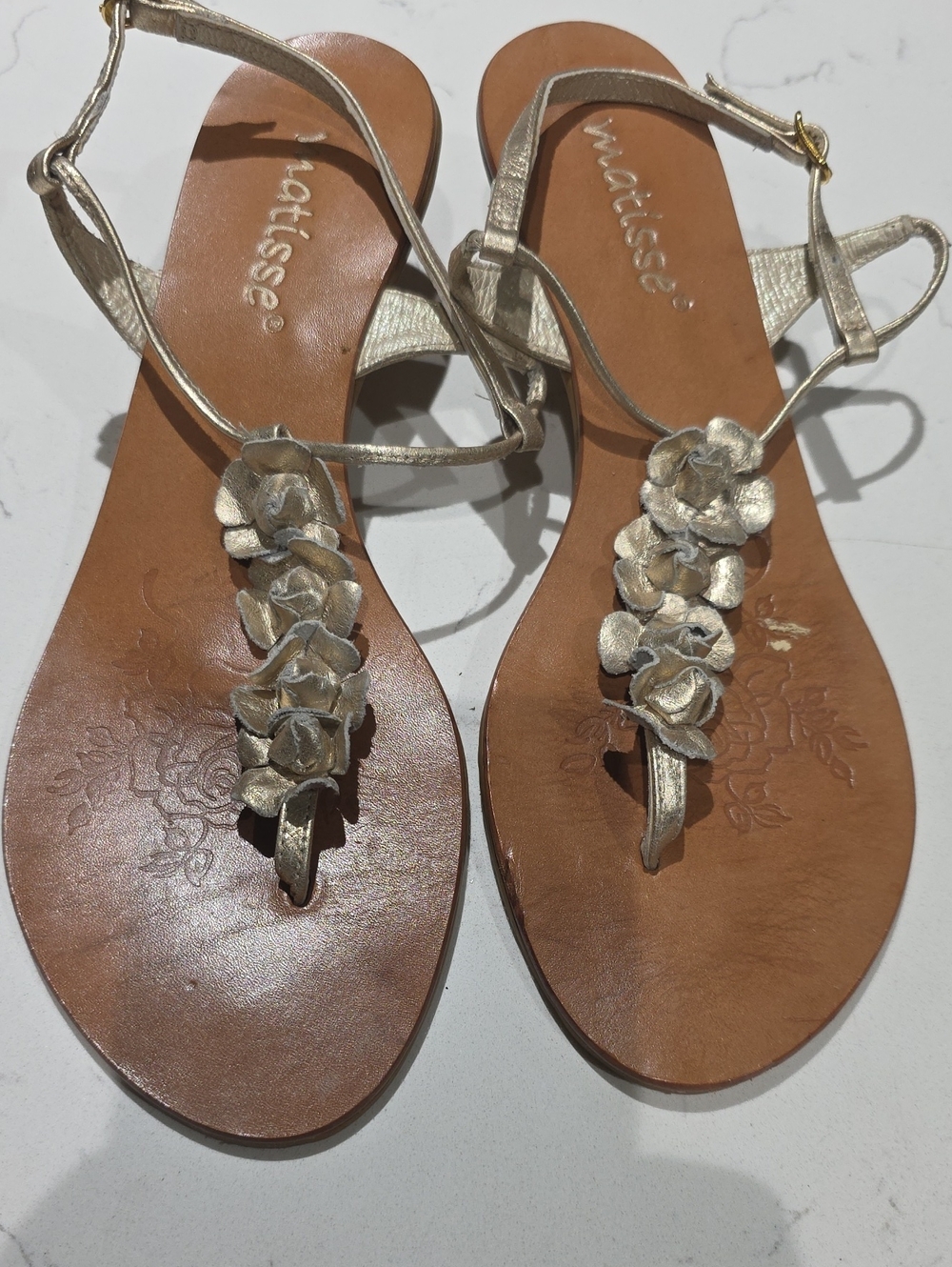 Matisse Metallic Gold Floral T-Strap Sandals Size 7.5